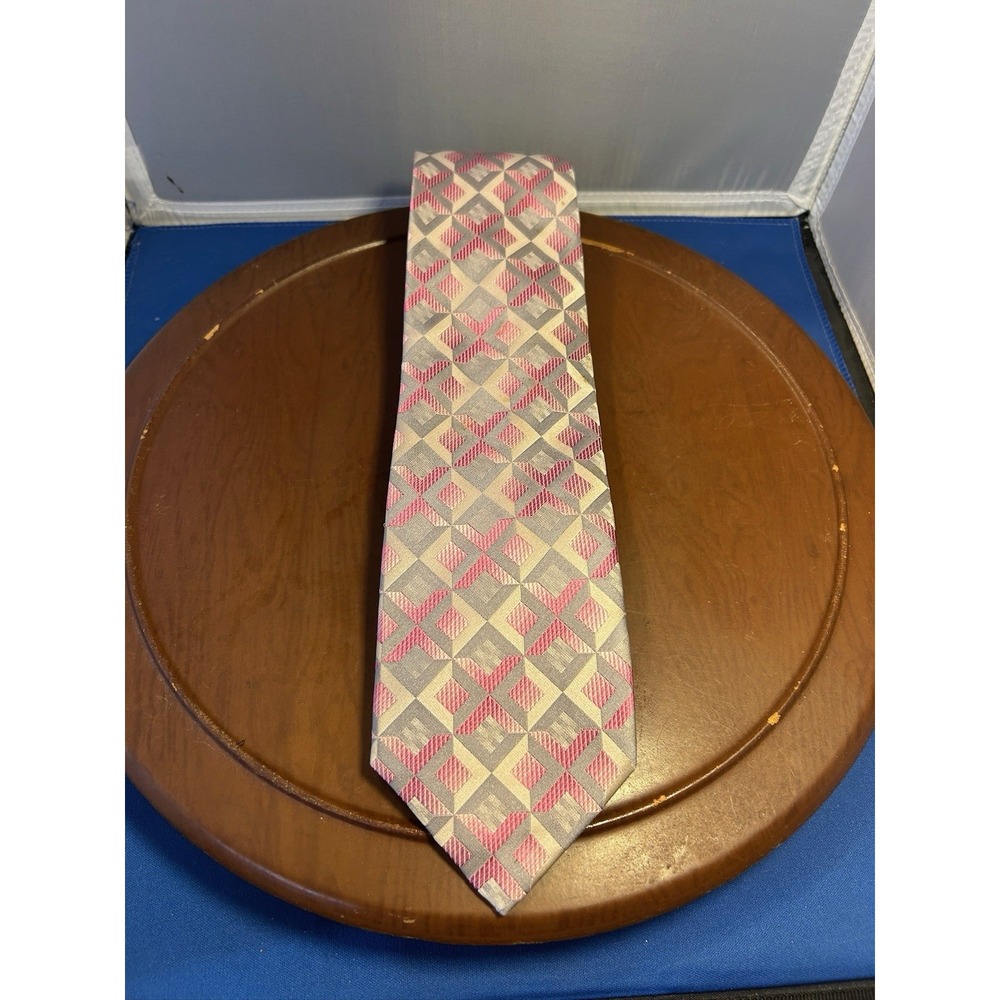 Concepts By Clairborne‎ Pink & Gray Men's 100% Silk Tie Geometric Necktie